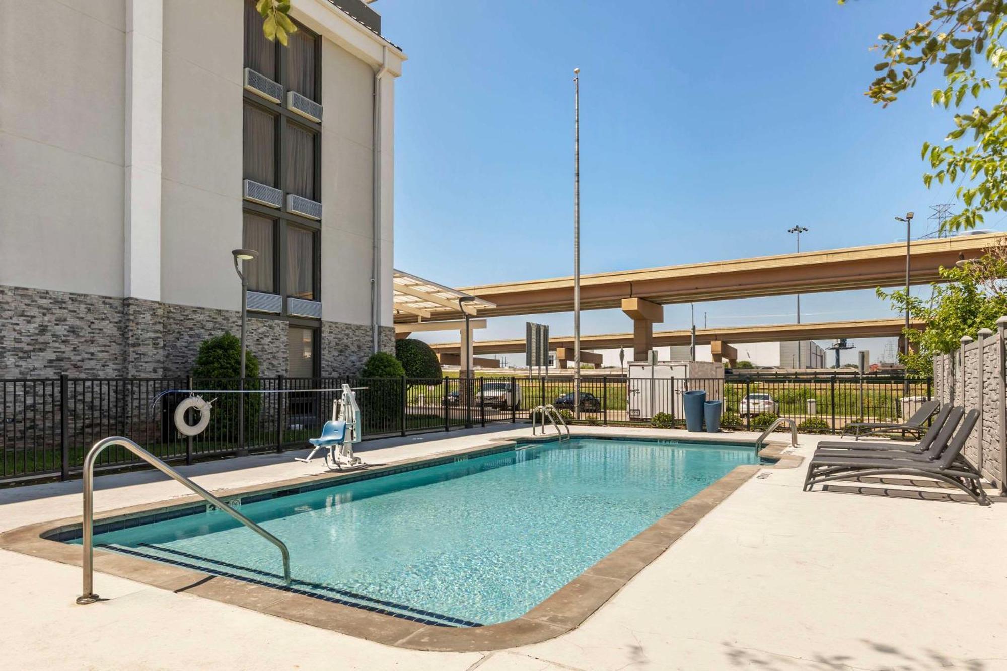 Comfort Inn Dallas North Love Field Airport Exterior foto